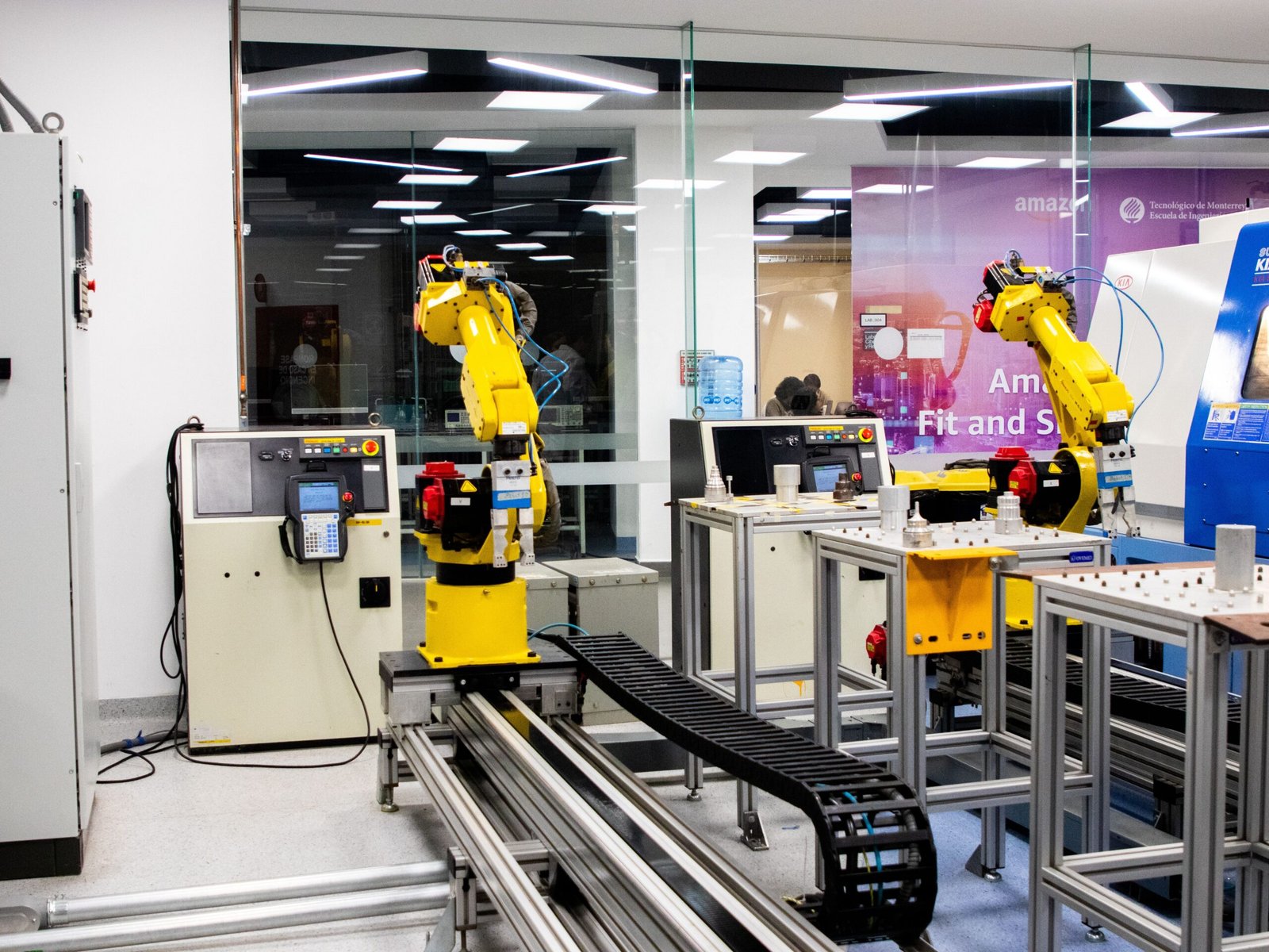 Robots dans un environnement de fabrication industrielle